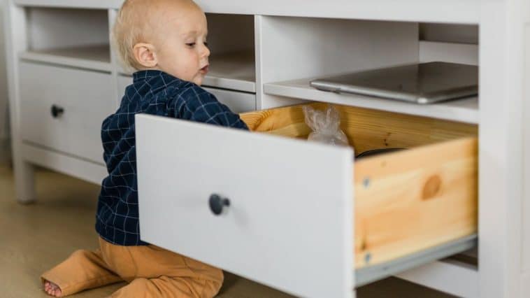 Neugierige Kinder